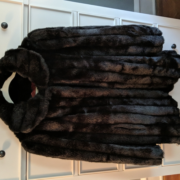 JORDACHE faux fur coat - Picture 2 of 6